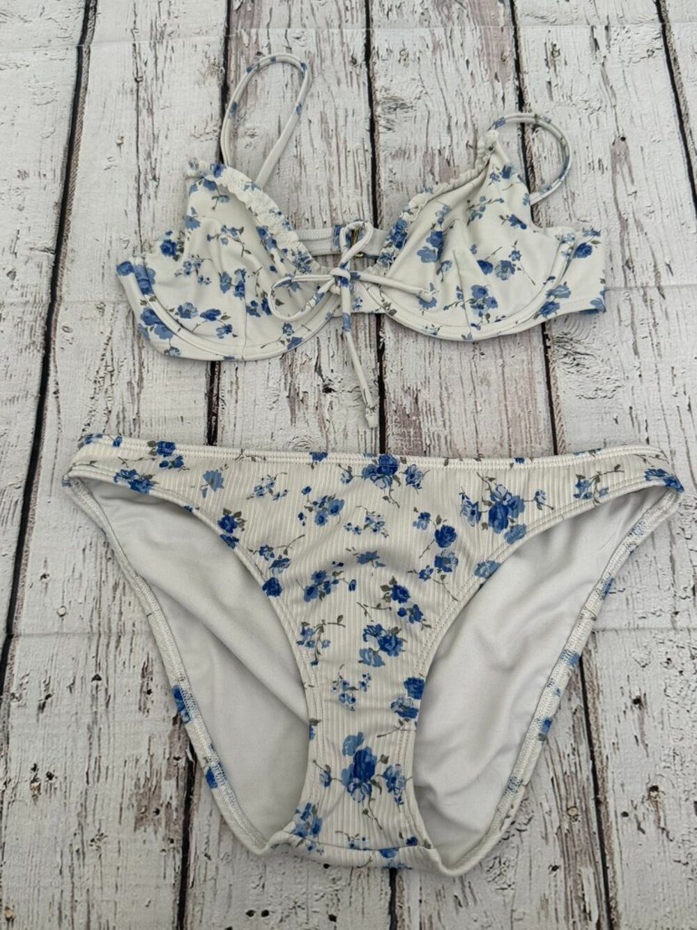 Hollister Women Swimsuit Set size Small
